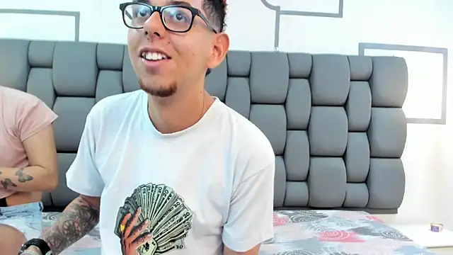 Derek and Skarlet online show from September 10, 3:01 pm