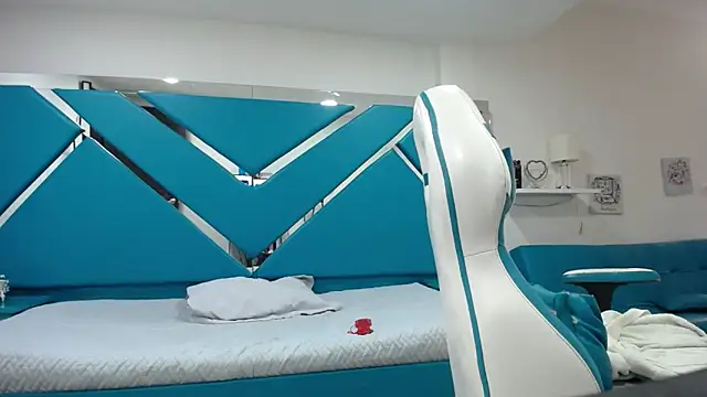  Miaaleon online show from February 26, 7:27 pm