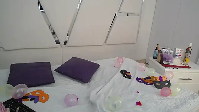  Miaaleon online show from March 4, 6:07 pm