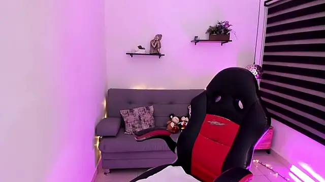 Snapshot of Melanny_lopez18 chatting on December 19, 3:29 am Melanny lopez18 online show from December 19, 3:29 am