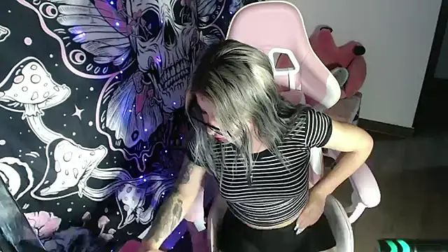 GamerCarrie online show from February 25, 8:25 am