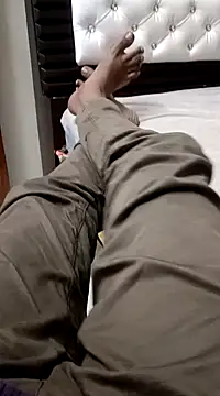 Snapshot of You_are__mine_ chatting on December 21, 7:56 am You are mine online show from December 21, 7:56 am