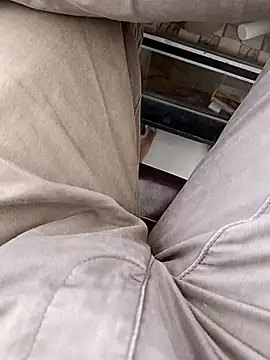 Snapshot of You_are__mine_ chatting on October 21, 4:46 am You are mine online show from October 21, 4:46 am