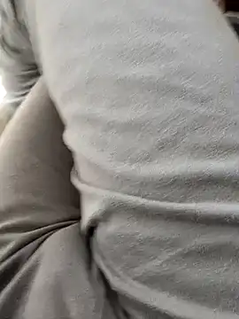 Snapshot of You_are__mine_ chatting on October 24, 8:00 am You are mine online show from October 24, 8:00 am