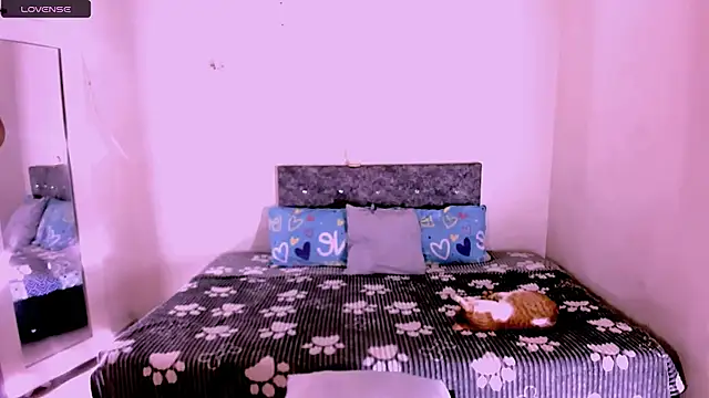 carolinemiller7 online show from March 11, 7:36 am