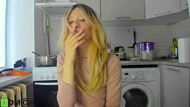 Snapshot of _Alice_Kitty chatting on December 5, 8:33 am Alice Kitty online show from December 5, 8:33 am