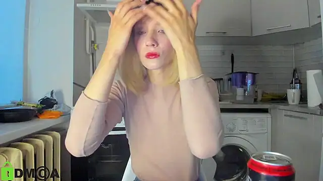 Snapshot of _Alice_Kitty chatting on December 6, 6:59 am Alice Kitty online show from December 6, 6:59 am