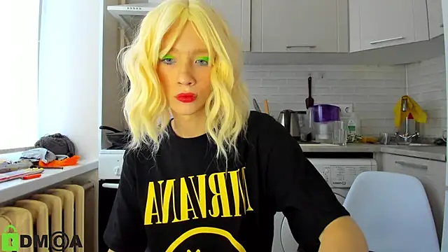 Snapshot of _Alice_Kitty chatting on December 15, 9:45 am Alice Kitty online show from December 15, 9:45 am