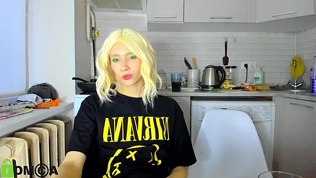 Snapshot of _Alice_Kitty chatting on December 15, 1:00 pm Alice Kitty online show from December 15, 1:00 pm