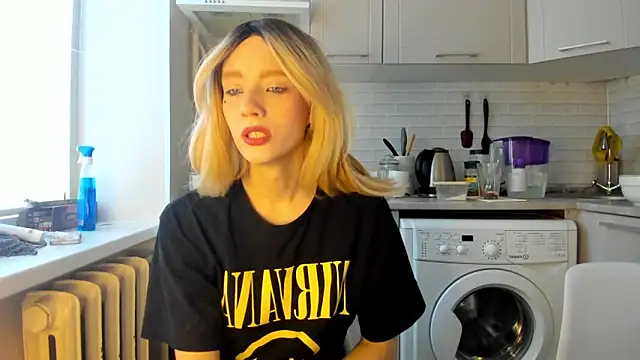 Snapshot of _Alice_Kitty chatting on January 4, 9:43 am Alice Kitty online show from January 4, 9:43 am