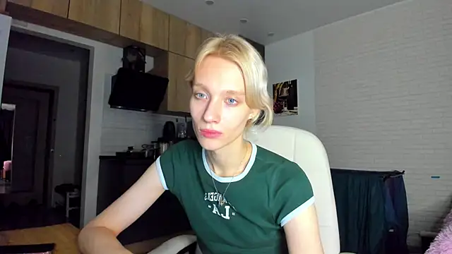 Snapshot of _Alice_Kitty chatting on December 3, 9:07 am Alice Kitty online show from December 3, 9:07 am