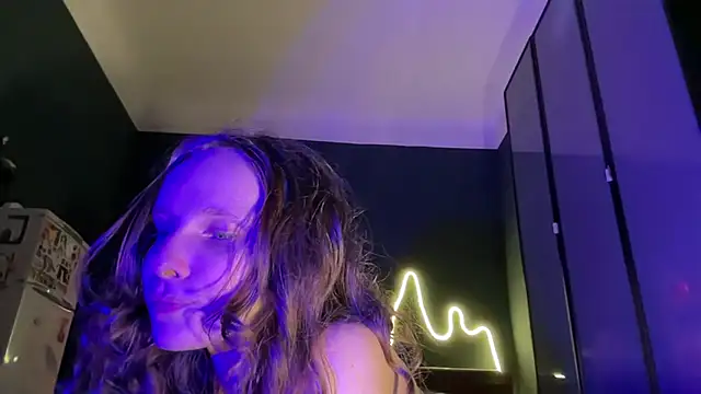 MikkyMoony online show from October 9, 7:01 pm