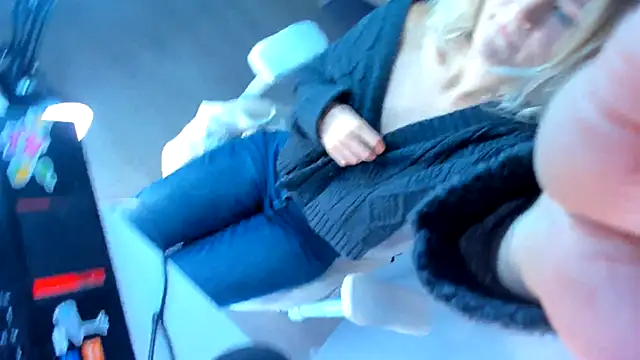 Snapshot of JennyWoody chatting on September 21, 4:52 pm JennyWoody online show from September 21, 4:52 pm