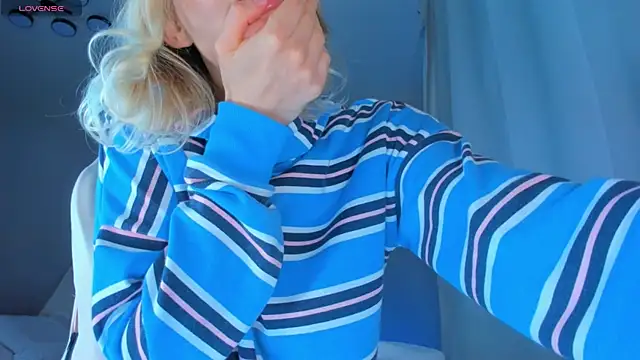 Snapshot of JennyWoody chatting on October 2, 4:14 pm JennyWoody online show from October 2, 4:14 pm