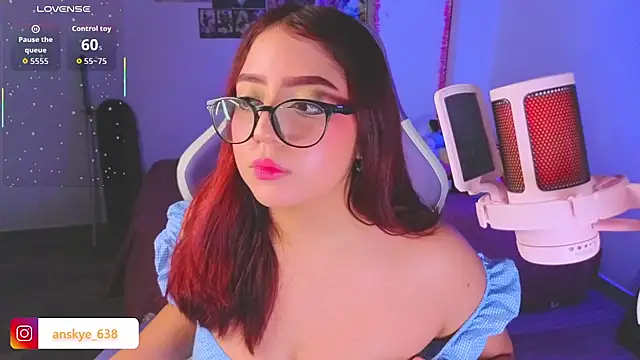 AnngelaSkye online show from April 29, 9:13 am