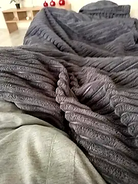 milf hunter 35 online show from March 31, 8:15 am