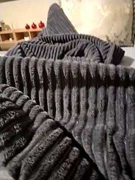 milf hunter 35 online show from April 19, 11:40 pm