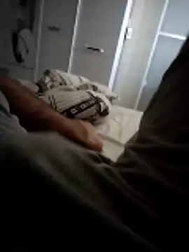 milf hunter 35 online show from April 24, 11:34 am