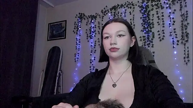 Snapshot of Emmy_m00n chatting on December 2, 12:51 pm Emmy m00n online show from December 2, 12:51 pm