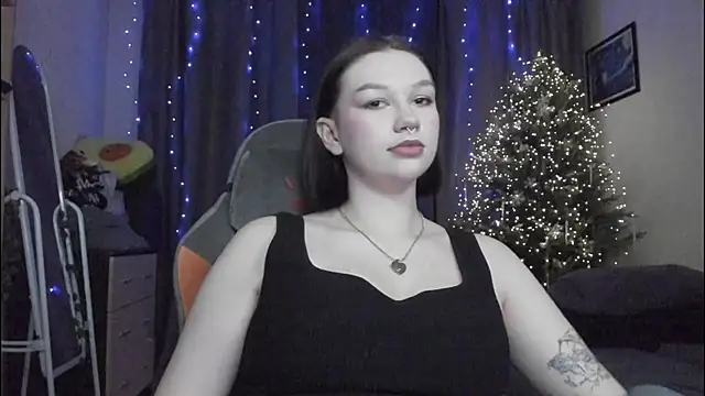 Snapshot of Emmy_m00n chatting on December 19, 2:34 am Emmy m00n online show from December 19, 2:34 am