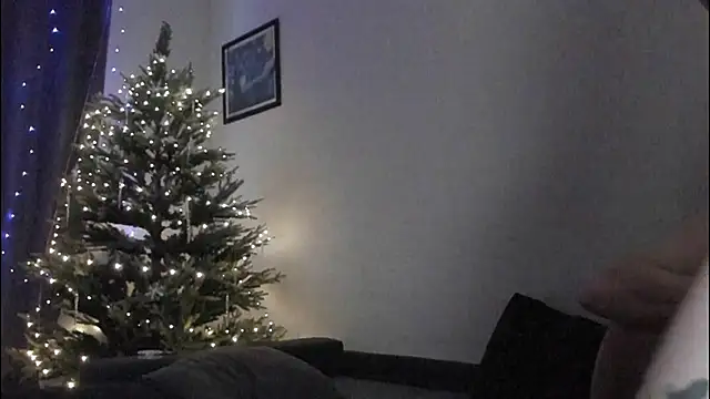 Snapshot of Emmy_m00n chatting on December 27, 4:26 am Emmy m00n online show from December 27, 4:26 am