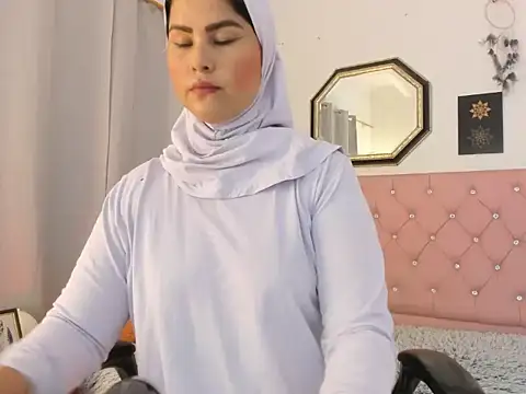 AishaAmin  online show from July 25, 12:14 pm