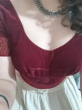 Snapshot of Brown_Maxi chatting on February 2, 9:40 am Brown Maxi online show from February 2, 9:40 am