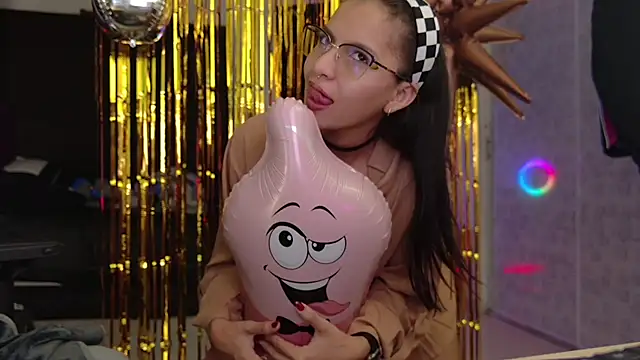 Lucy Fer5 online show from April 3, 7:01 pm