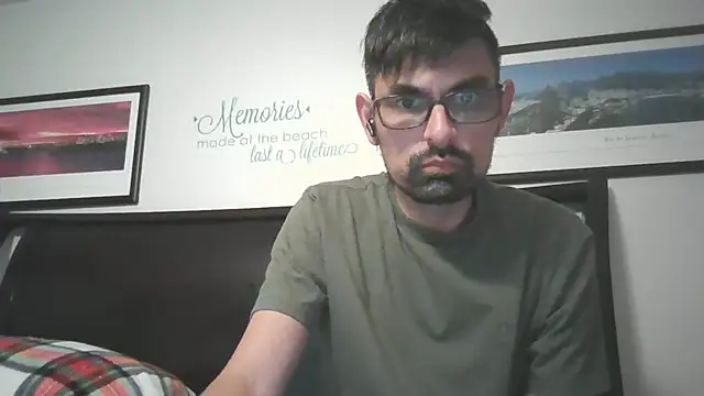 Snapshot of spence204011 chatting on July 3, 1:45 am spence204011 online show from July 3, 1:45 am