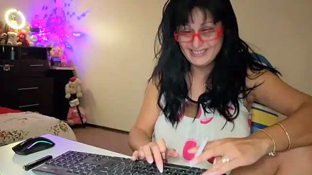 Snapshot of YourDreamLoverr chatting on December 2, 11:56 pm YourDreamLoverr online show from December 2, 11:56 pm