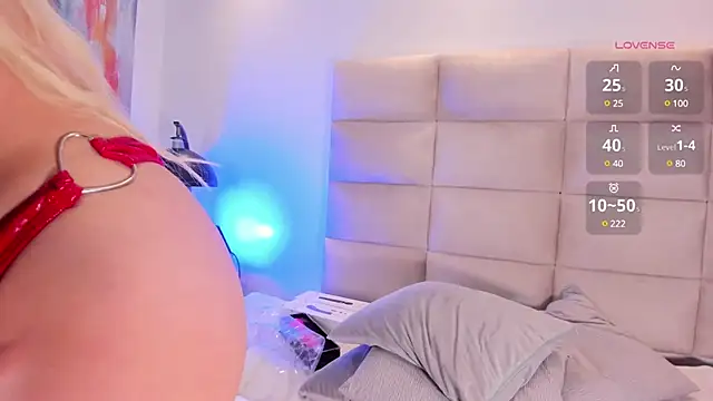 Snapshot of khloe__018 chatting on January 17, 5:30 pm khloe  018 online show from January 17, 5:30 pm