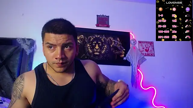 Snapshot of Marc__Waatson chatting on October 3, 11:24 pm Marc Waatson online show from October 3, 11:24 pm