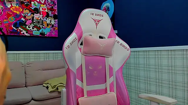 Angel Sapphire  online show from December 6, 8:15 am