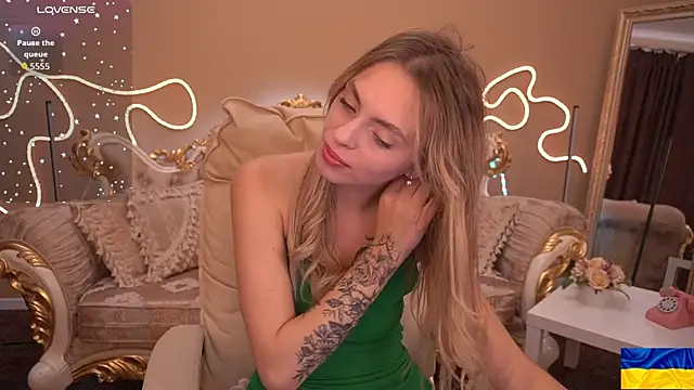 ChloeBrightt online show from October 3, 8:17 pm