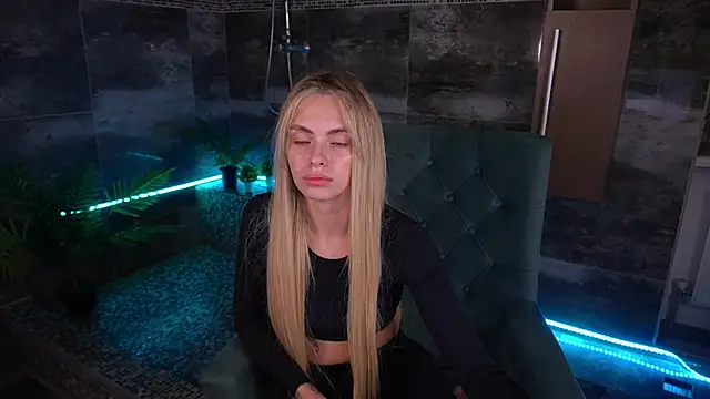 ChloeBrightt online show from November 7, 8:42 pm