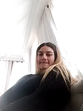 AtheneaRossi online show from March 6, 4:49 pm