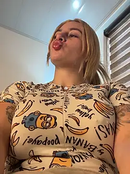 AtheneaRossi online show from September 28, 8:47 pm