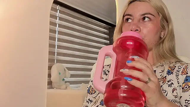 AtheneaRossi online show from October 14, 1:34 pm