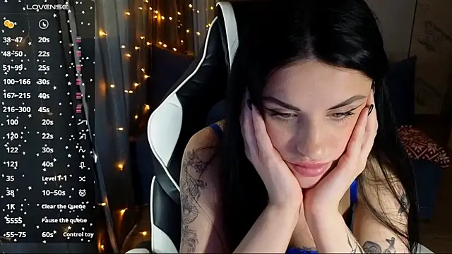 Mary   Moore online show from December 18, 8:20 am