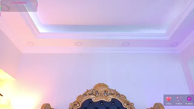 AdelinaVans online show from April 22, 11:45 am