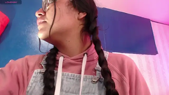 vitoria23  online show from April 17, 2:20 pm