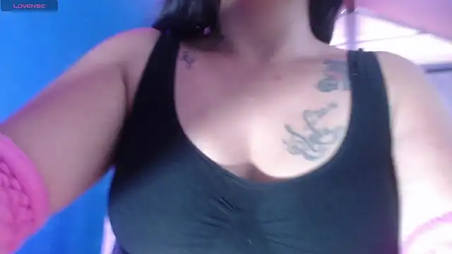 Snapshot of vitoria23_ chatting on April 27, 1:31 pm vitoria23 online show from April 27, 1:31 pm