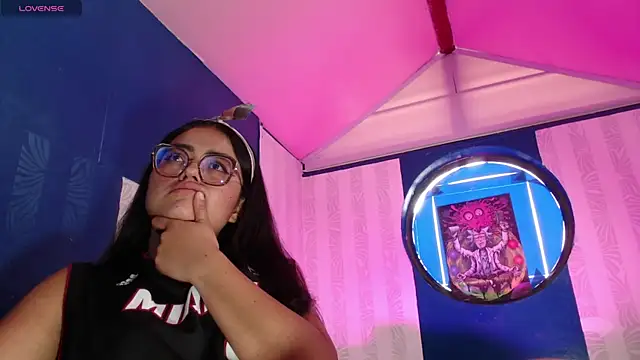 Snapshot of vitoria23_ chatting on May 21, 1:51 pm vitoria23 online show from May 21, 1:51 pm
