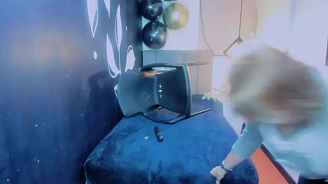 Snapshot of ScarletHoot_ chatting on December 4, 6:17 pm ScarletHoot  online show from December 4, 6:17 pm