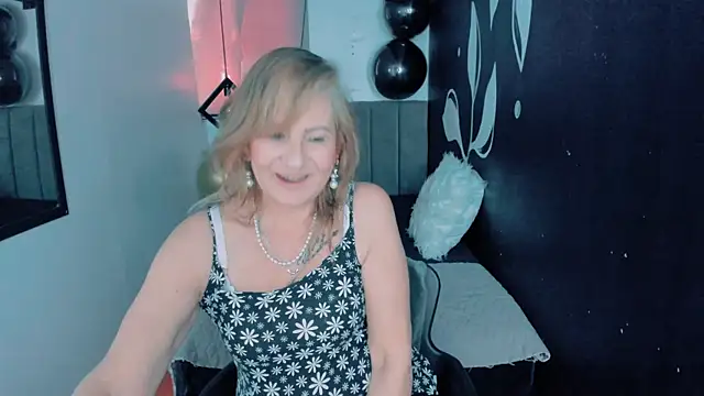 Snapshot of ScarletHoot_ chatting on December 11, 6:09 pm ScarletHoot  online show from December 11, 6:09 pm