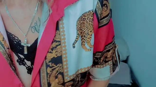 Snapshot of ScarletHoot_ chatting on December 20, 6:02 pm ScarletHoot  online show from December 20, 6:02 pm