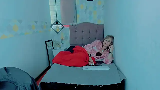 Snapshot of ScarletHoot_ chatting on December 21, 3:53 pm ScarletHoot  online show from December 21, 3:53 pm