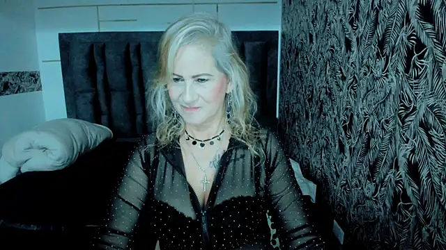 Snapshot of ScarletHoot_ chatting on October 22, 11:54 am ScarletHoot  online show from October 22, 11:54 am