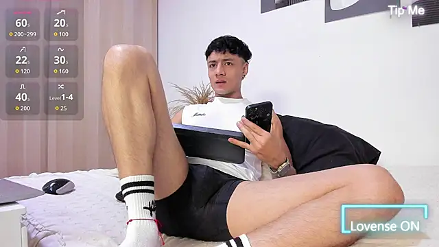 Sebastian-Dash online show from November 28, 9:39 pm