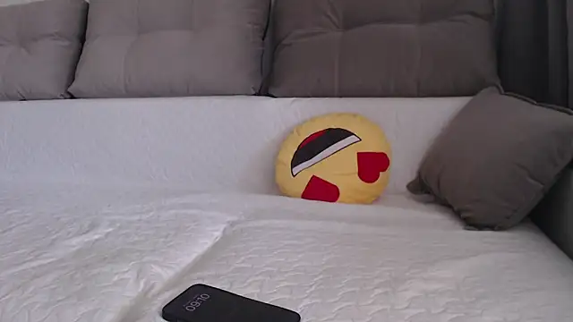  JustmeHere  online show from April 21, 6:09 am